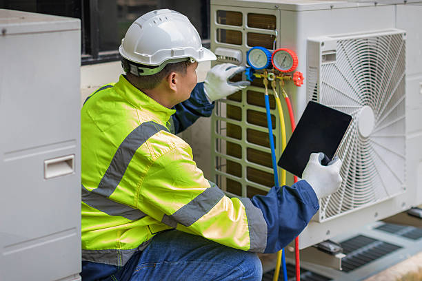 Professional Hvac technician working in Hampton, VA